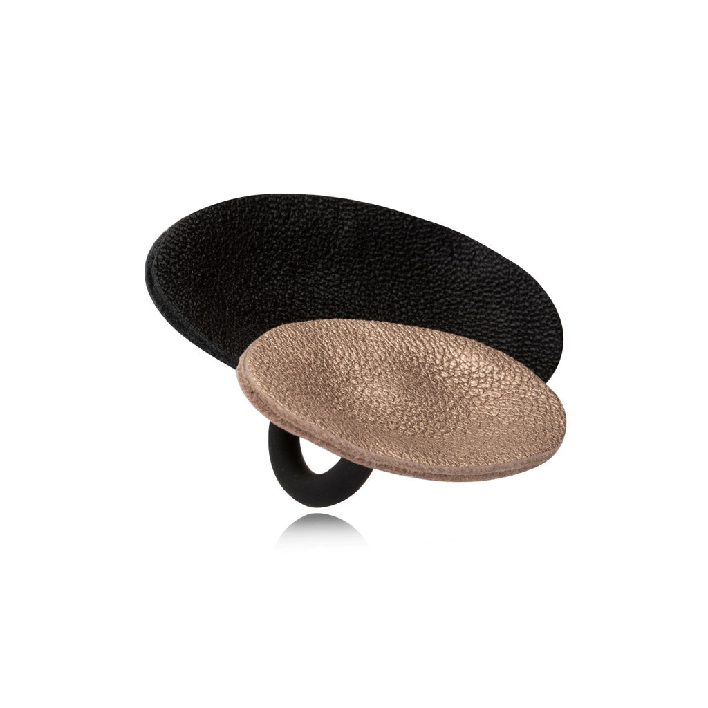 Pebbles Leather Ring 7pm