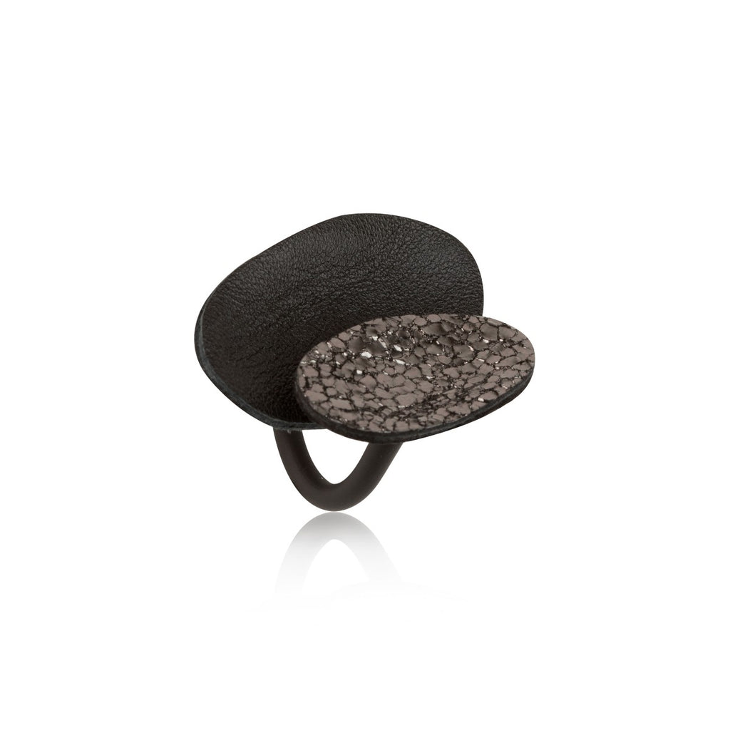 Leather Pebble Ring 7pm