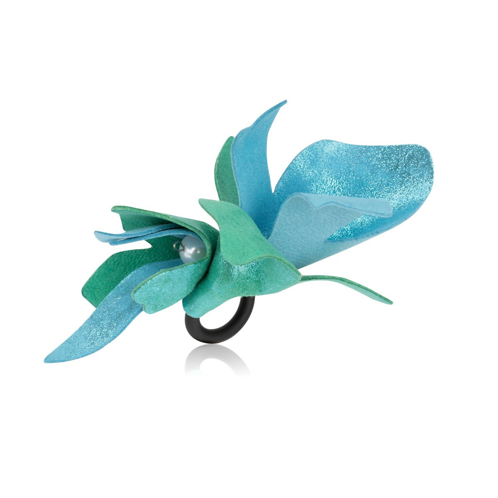 Crimson Bloom Leather Ring 7pm